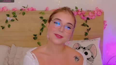 Snapshot of lilith_bonheur chatting on 11/26/25, 01:34 Lilith Bonheur online show from 11/26/25, 01:34