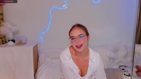 Snapshot of lilith_bonheur chatting on 12/02/25, 10:05 Lilith Bonheur online show from 12/02/25, 10:05