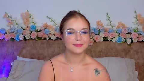 Snapshot of lilith_bonheur chatting on 03/22/26, 02:04 Lilith Bonheur online show from 03/22/26, 02:04