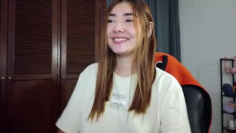 Snapshot of lilith_cruzz chatting on 10/24/25, 04:31 Lilith online show from 10/24/25, 04:31