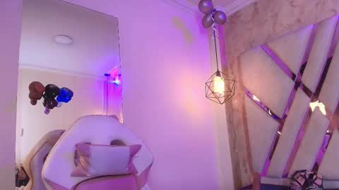 Snapshot of lilith_curvy chatting on 12/15/25, 07:51 online show from 12/15/25, 07:51