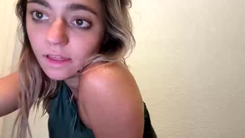 Snapshot of lilith_luv444 chatting on 05/08/26, 06:08 lilith_luv444 online show from 05/08/26, 06:08