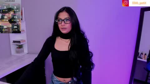 Snapshot of lilith_petit_ chatting on 06/09/26, 09:59 Lili petit online show from 06/09/26, 09:59