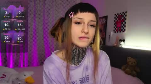 Snapshot of lilith_poison chatting on 11/15/25, 06:15 lilith_poison online show from 11/15/25, 06:15