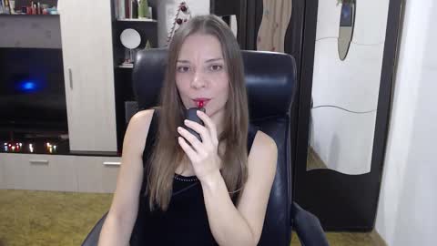 lilith small21 online show from 12/17/25, 09:15