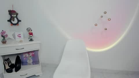 Snapshot of lilith_vision chatting on 12/19/25, 05:36 Alejandra online show from 12/19/25, 05:36