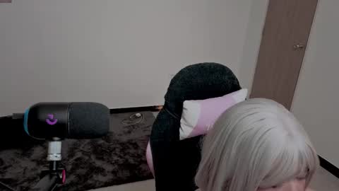 Snapshot of lilithcary chatting on 11/21/25, 06:39 Lilith online show from 11/21/25, 06:39