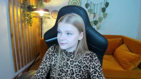 lilitrosen online show from 09/18/25, 05:26