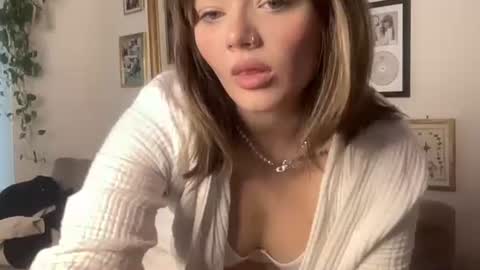 Snapshot of lill_daddysgirl chatting on 10/15/25, 04:51 lilldaddysgirl online show from 10/15/25, 04:51