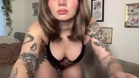 Snapshot of lill_daddysgirl chatting on 11/06/25, 03:13 lilldaddysgirl online show from 11/06/25, 03:13