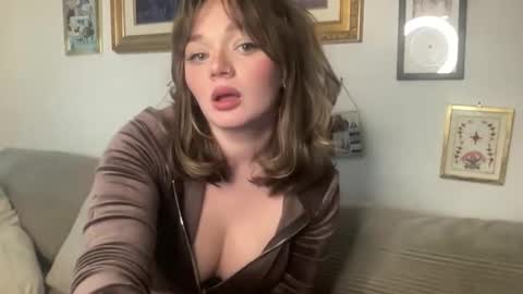 Snapshot of lill_daddysgirl chatting on 11/25/25, 11:27 lilldaddysgirl online show from 11/25/25, 11:27