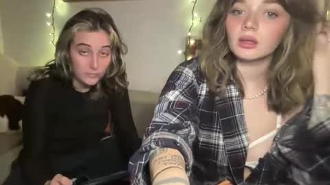 Snapshot of lill_daddysgirl chatting on 12/17/25, 03:12 lilldaddysgirl online show from 12/17/25, 03:12