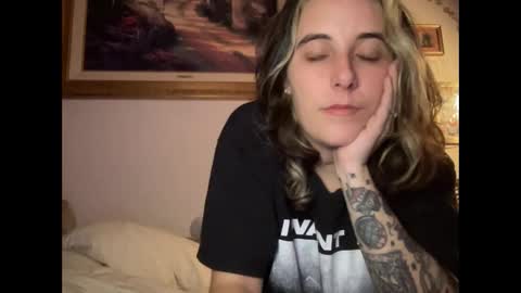 Snapshot of lill_daddysgirl chatting on 12/19/25, 05:03 lilldaddysgirl online show from 12/19/25, 05:03