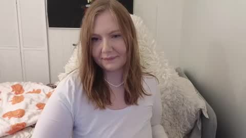 Snapshot of lilleambi chatting on 12/15/25, 08:40 Anni online show from 12/15/25, 08:40