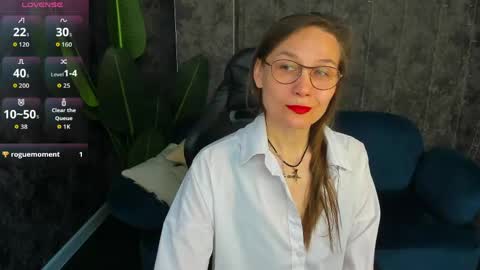 lillian_white1 online show from 05/20/26, 01:01