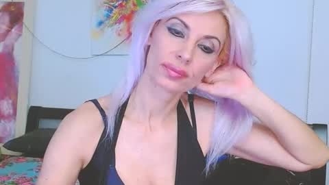 Lara online show from 02/02/25, 07:41