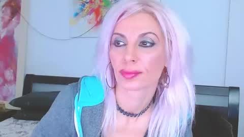 Lara online show from 02/04/25, 10:02