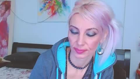 Lara online show from 02/05/25, 01:37