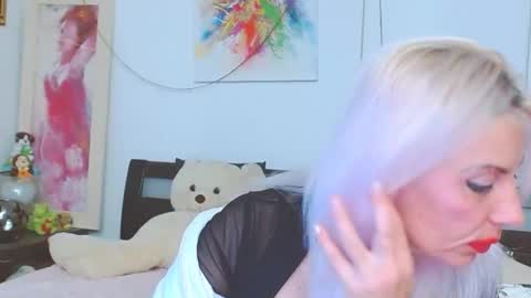 Snapshot of lillianasara chatting on 11/01/25, 05:59 Lara online show from 11/01/25, 05:59