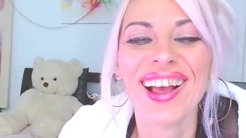 Snapshot of lillianasara chatting on 11/04/25, 08:30 Lara online show from 11/04/25, 08:30