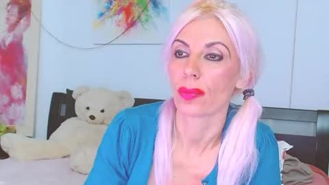 Snapshot of lillianasara chatting on 11/08/25, 08:18 Lara online show from 11/08/25, 08:18