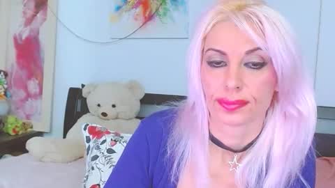 Snapshot of lillianasara chatting on 11/09/25, 08:40 Lara online show from 11/09/25, 08:40