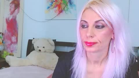 Snapshot of lillianasara chatting on 11/14/25, 06:50 Lara online show from 11/14/25, 06:50