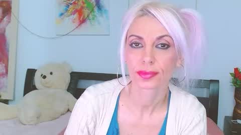 Snapshot of lillianasara chatting on 11/23/25, 05:35 Lara online show from 11/23/25, 05:35