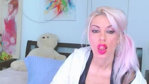 Snapshot of lillianasara chatting on 12/02/25, 07:09 Lara online show from 12/02/25, 07:09