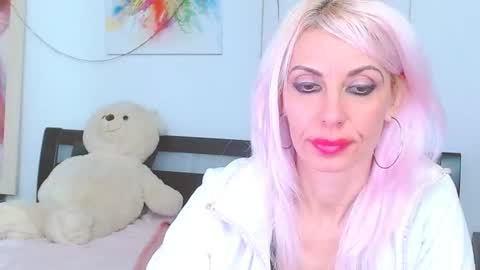 Snapshot of lillianasara chatting on 12/03/25, 08:23 Lara online show from 12/03/25, 08:23