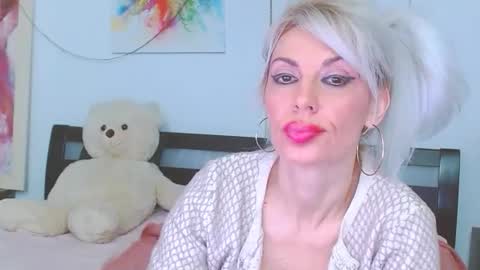 Lara online show from 02/24/26, 01:03