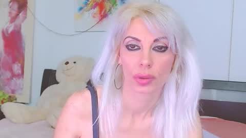 Lara online show from 05/04/26, 09:22