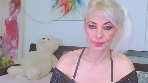 Lara online show from 05/10/26, 07:52