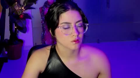 Snapshot of lillianderson chatting on 12/17/25, 11:38 lillianderson - Next stream start at 0700hs GTM-3 online show from 12/17/25, 11:38