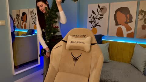 lillibright online show from 12/17/24, 02:44