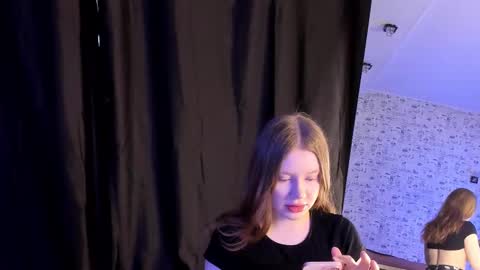 lillie_berry online show from 10/04/25, 04:43