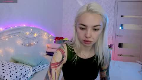 LilliMoore online show from 09/19/25, 11:38