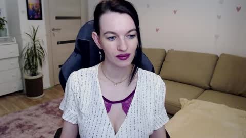 Snapshot of lilliyves chatting on 05/31/26, 07:37 lilliyves online show from 05/31/26, 07:37