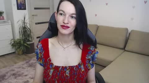 Snapshot of lilliyves chatting on 06/07/26, 06:11 lilliyves online show from 06/07/26, 06:11