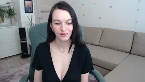 lilliyves online show from 06/15/26, 04:09