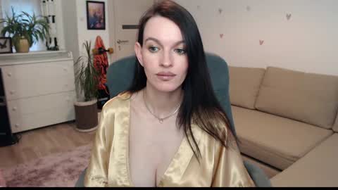 lilliyves online show from 07/06/26, 06:32
