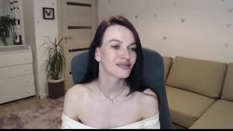 lilliyves online show from 07/14/26, 08:25