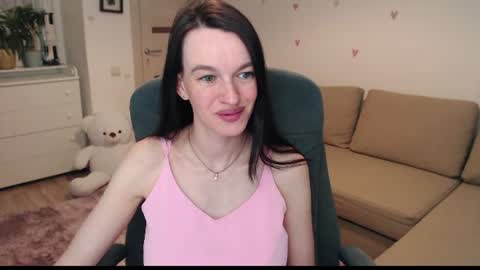 lilliyves online show from 07/18/26, 10:13