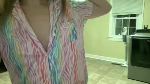 lilly_adams88 online show from 04/28/26, 02:27