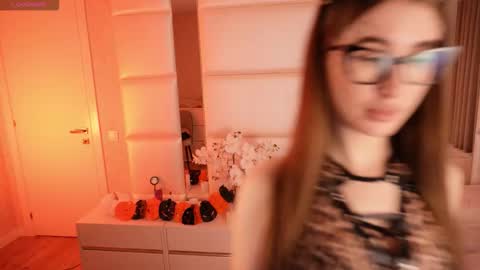 Lilly Colins online show from 10/31/25, 02:40