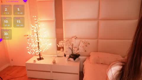 Lilly Colins online show from 07/07/26, 08:35