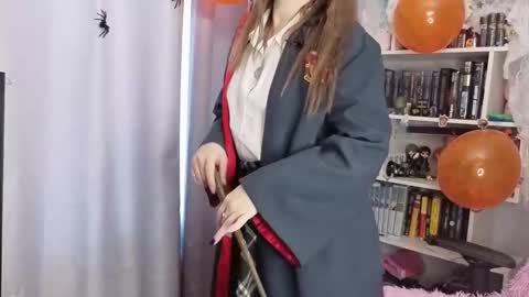 LillyFan X online show from 10/25/25, 04:42