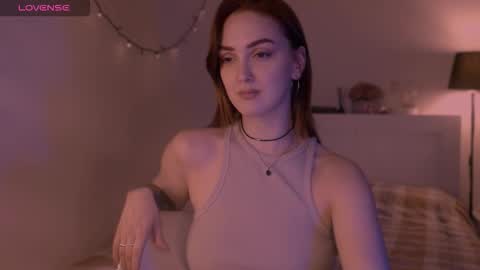 Snapshot of lillyfarey chatting on 09/23/25, 08:23 LillyFarey online show from 09/23/25, 08:23