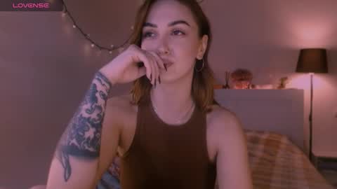 Snapshot of lillyfarey chatting on 10/10/25, 05:45 LillyFarey online show from 10/10/25, 05:45