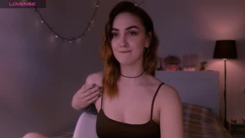 Snapshot of lillyfarey chatting on 10/21/25, 06:41 LillyFarey online show from 10/21/25, 06:41